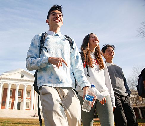 students on Lawn_gwV8Lnot